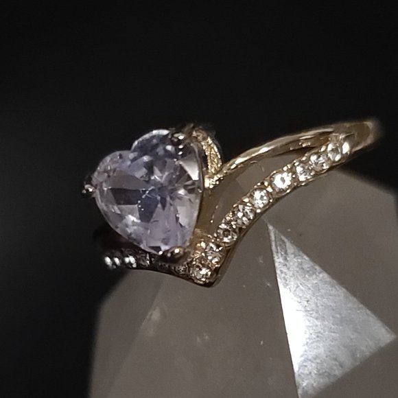 Beautiful crystal heart gold plated ring - Picture 1 of 5